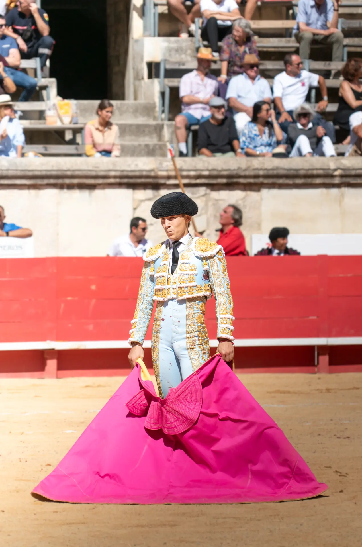 Con capote y montera — Manuel Quintana